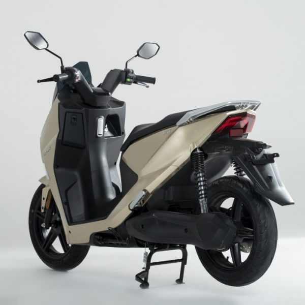 horwin-sk3-moto-electrica-dorada desde atrás